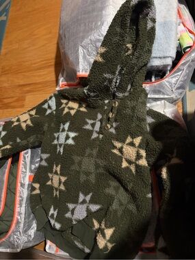 Cozy Sherpa Hooded Pullover with Star Pattern